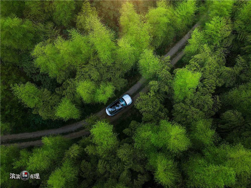 05. 早在2019年，梅赛德斯-奔驰就提出了“2039愿景”，确立了实现乘用车新车产品阵容净碳中和的未来目标_副本.jpg